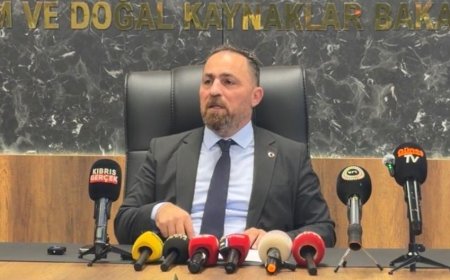 Tarım Bakanı Çavuş’tan Şap Açıklaması: Tüm Ülke Karantinada, 500 Bin Doz Aşı Yolda Tarım Bakanı Hüseyin Çavuş, şap hastalığıyla ilgili pandemi benzeri bir sürece girildiğini açıkladı. Tüm hayvan hareketleri durduruldu, 500 bin doz aşı geliyor.