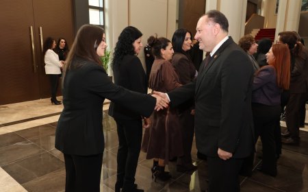 Cumhuriyet Meclisi Başkanı Ziya Öztürkler, beraberinde Genel Sekreter Seral Fırat ve Meclis Yöneticileri ile birlikte Meclis’te düzenlenen etkinlikte personelin yeni yılını kutladı.