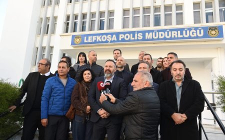 Kamuda örgütlü 5 sendika Lefkoşa Polis Müdürlüğü önünde açıklama yaptı