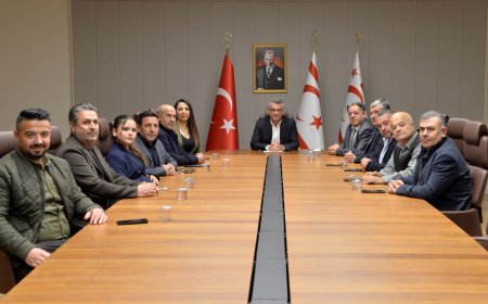 Cumhurbaşkanı Tufan Erhürman, Özgür İş İnsanları Derneği yetkililerini kabul etti