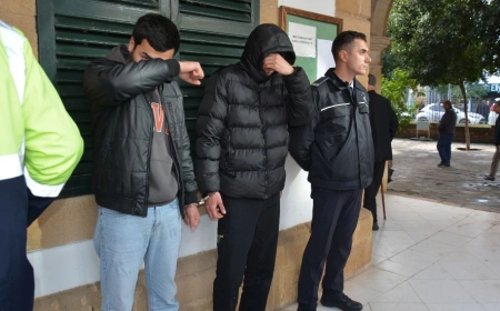 Gönyeli’deki ev açma ve sirkat davasında iki zanlıya 8 gün tutukluluk