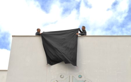 KTMMOB ve KTÖS siyah bayrak astı