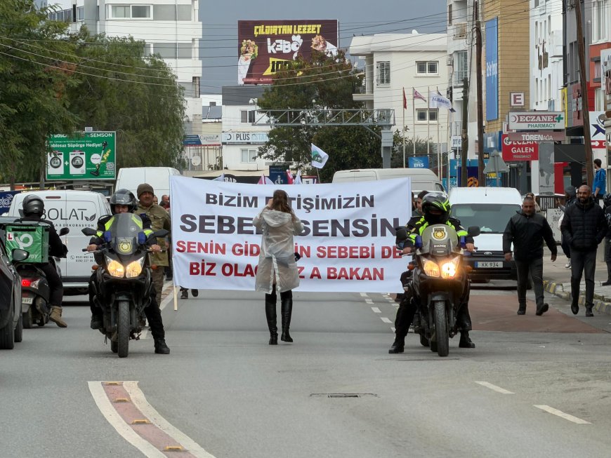 Hayvan üreticileri Tarım Bakanlığı önünde eylem yaptı