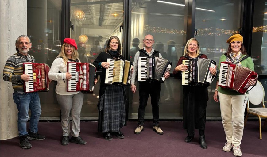 Girne Belediyesi akordiyon kursları devam ediyor