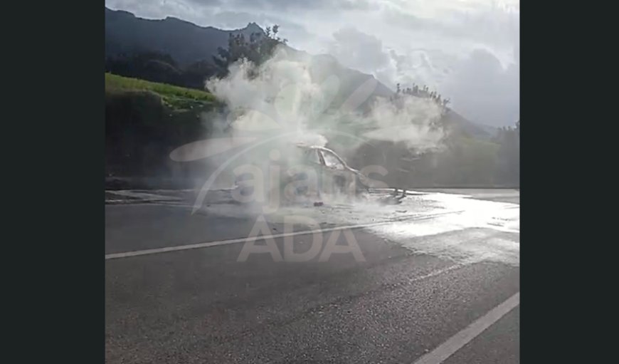 Seyir halindeki araç alevlere teslim oldu