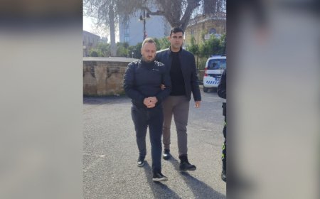 Ercan havaalanında meydana gelen "Kanunsuz Patlayıcı Madde İthal, Tasarruf Ve Taşıma" suçlarından tutuklanan zanlı Emre Aksu mahkeme huzuruna çıkarıldı.