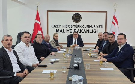 Maliye Bakanı Berova, Mücevheratçılar ve Kuyumcular Derneği yönetimiyle bir araya geldi