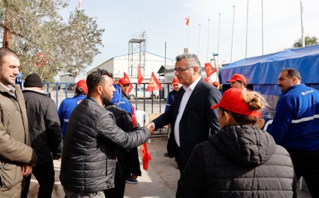 Cumhurbaşkanı Tufan Erhürman, grevdeki Ektam Kıbrıs Ltd. çalışanlarını ziyaret etti