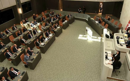 Mecliste'ki maratonun 14'üncü saati, Türk Telekom protokolü tartışılmaya devam ediyor