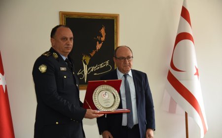 Gazeteciler Cemiyeti Polis Genel Müdürü Adalıer’e başarı plaketi takdim etti