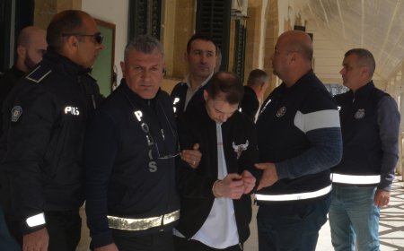 Lefkoşa Ağır Ceza Mahkemesinde 29 gram hintkeneviri türü uyuşturucu alma ve tasarrufu suçundan yargılanan  Ayham Alsayed Mahmoud hakkındaki dava karara bağlandı. Sanık, bir yıl hapis cezasına çarptırıldı.Füsun Cemaller’in başkanlığında, Kıdemli Yargıç Vedia Berkut Barkın ve Yargıç Gülay Uğur’dan oluşan mahkeme heyetinin verdiği kararı Cemaller okudu.