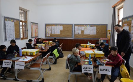 Sadıkoğlu, Şehit İlker Karter İlkokulu öğrencilerinin Lego Spike setleri ile geliştirdikleri projeleri inceledi