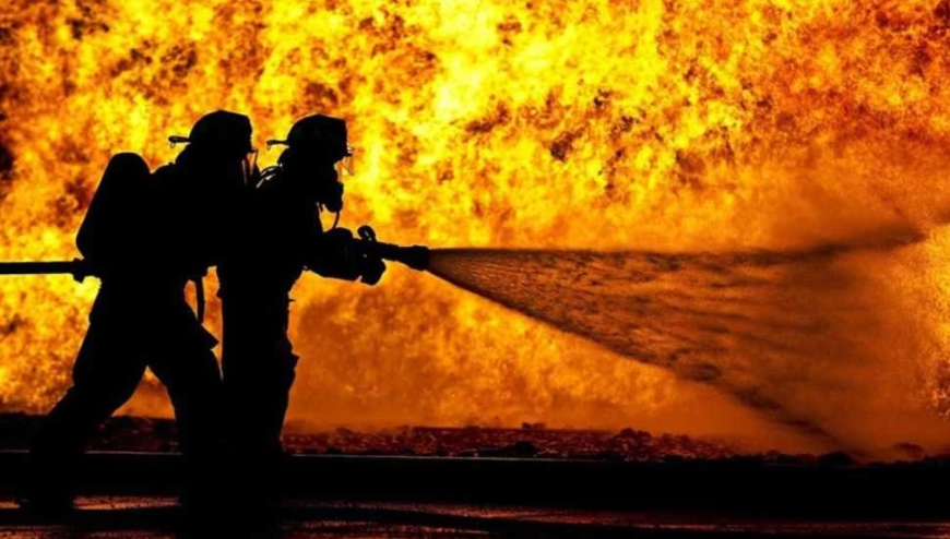 Lefkoşa'da seyir hâlindeki araçta yangın: Bölgede bulunan vatandaşlar yangını söndürdü