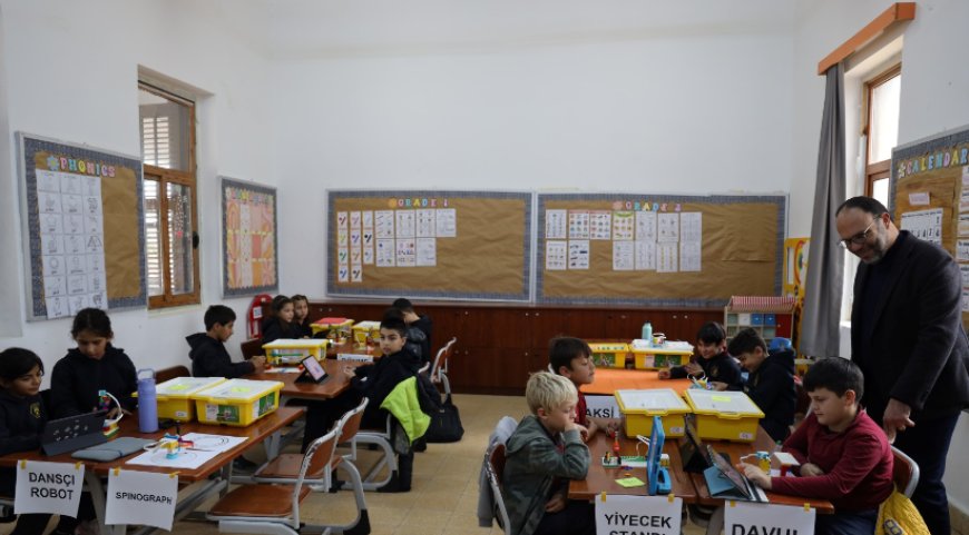 Sadıkoğlu, Şehit İlker Karter İlkokulu öğrencilerinin Lego Spike setleri ile geliştirdikleri projeleri inceledi