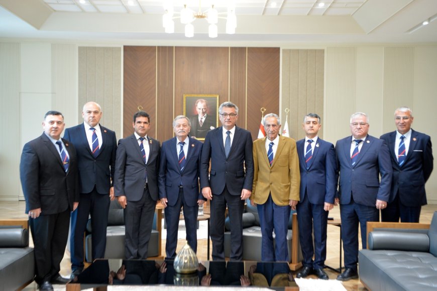 Cumhurbaşkanı Tufan Erhürman, Kıbrıs Türk Emekli Subaylar Derneği Başkanı ve beraberindeki heyeti kabul etti