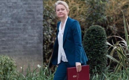 İngiltere Dışişleri Bakanı Cooper: “Kıbrıs’ta İngiliz üssü çevresinde tüm orantılı önlemler alındı”