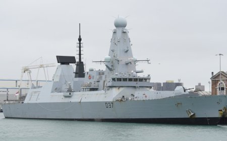 The Guardian: “İngiltere, Kıbrıs’a savaş gemisi göndermeyi değerlendiriyor”