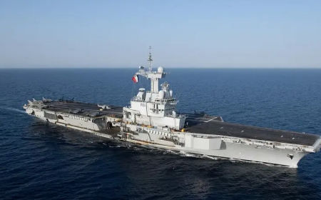 Macron, Charles de Gaulle uçak gemisini Akdeniz'e gönderiyor