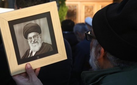 İran lideri Hamaney için Tahran'da düzenlenecek cenaze töreni ertelendi