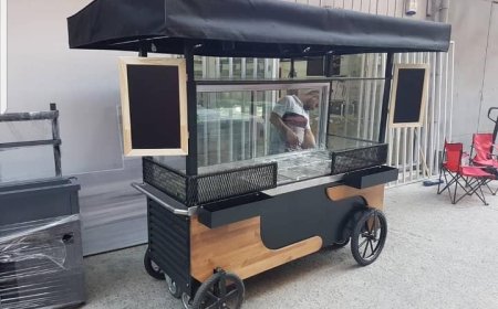 Gazimağusa Belediyesi seyyar tezgâhlarda lokma üretimi ve satışı yapan esnafı denetledi