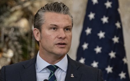 ABD Savunma Bakanı Hegseth: “(İran’a) Daha büyük saldırı dalgaları geliyor, hızlanıyoruz, yavaşlamıyoruz”