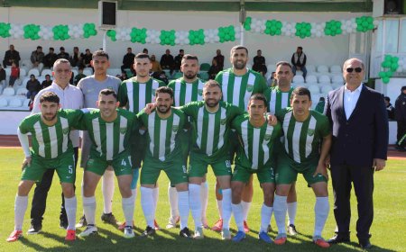 Değirmenlik'te zemini doğal çime dönüştürülen Sadık Cemil Stadyumu'nda açılış töreni yapıldı