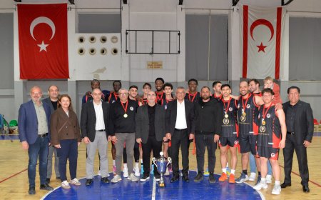 Cumhurbaşkanı Erhürman, KKTC Basketbol Federasyonu Cumhurbaşkanlığı Kupası Final Maçı'nı izledi
