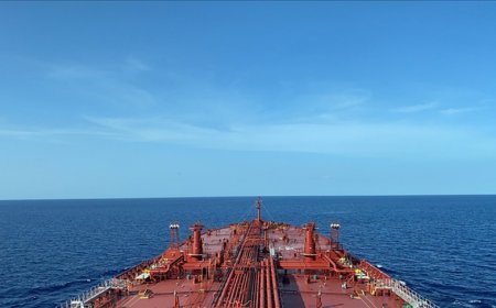 Devrim Muhafızları Ordusu: ABD-İsrail'e ait iki gemi Hürmüz Boğazı'nda füzelerle vuruldu