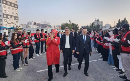 Cumhurbaşkanı Erhürman, “Kızılay İftar Sofrası”nı ziyaret etti