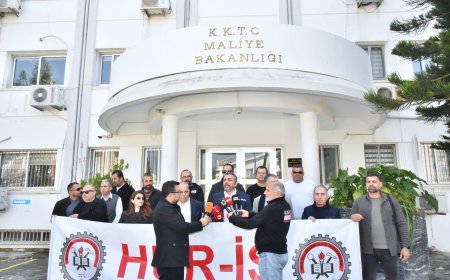 Hür-İş Federasyonu’ndan Maliye Bakanlığı önünde protesto eylemi… “Zamları kabul etmiyoruz”