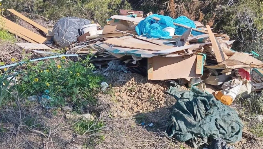 Yeşilköy–Erenköy yolundaki dereye atık döküldüğü iddia edildi