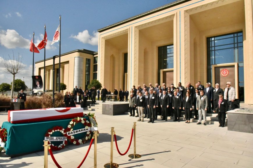 Merhum siyasetçi Salih Coşar son yolculuğuna uğurlanıyor...Coşar için Meclis’te tören düzenlendi