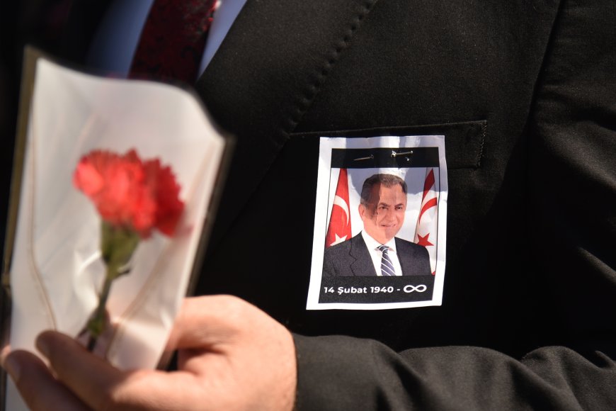 İrsen Küçük 7'nci ölüm yıl yönümde kabri başında anıldı