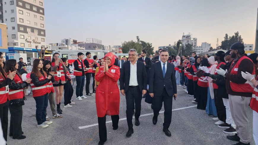 Cumhurbaşkanı Erhürman, “Kızılay İftar Sofrası”nı ziyaret etti