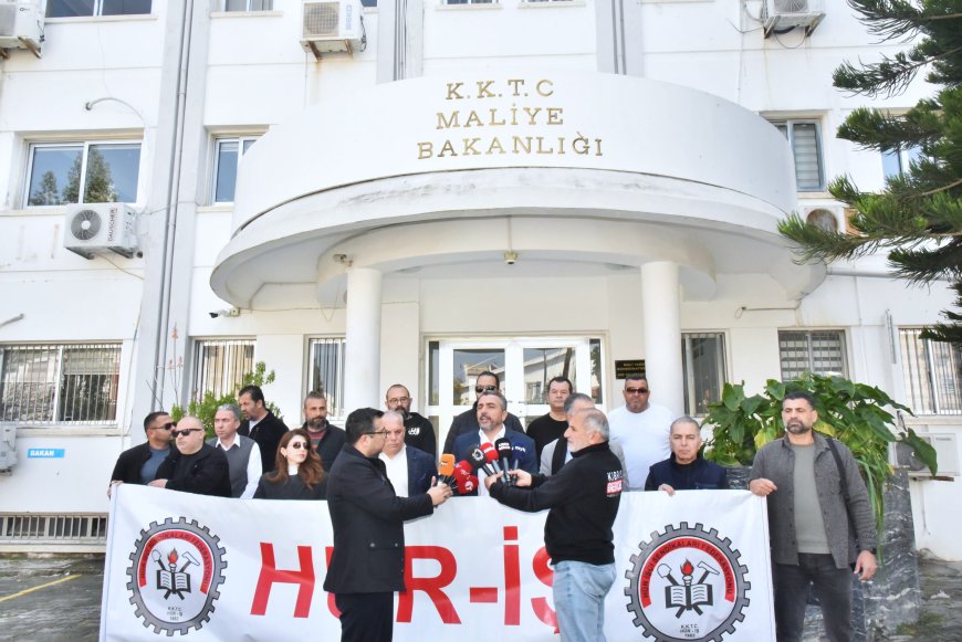 Hür-İş Federasyonu’ndan Maliye Bakanlığı önünde protesto eylemi… “Zamları kabul etmiyoruz”