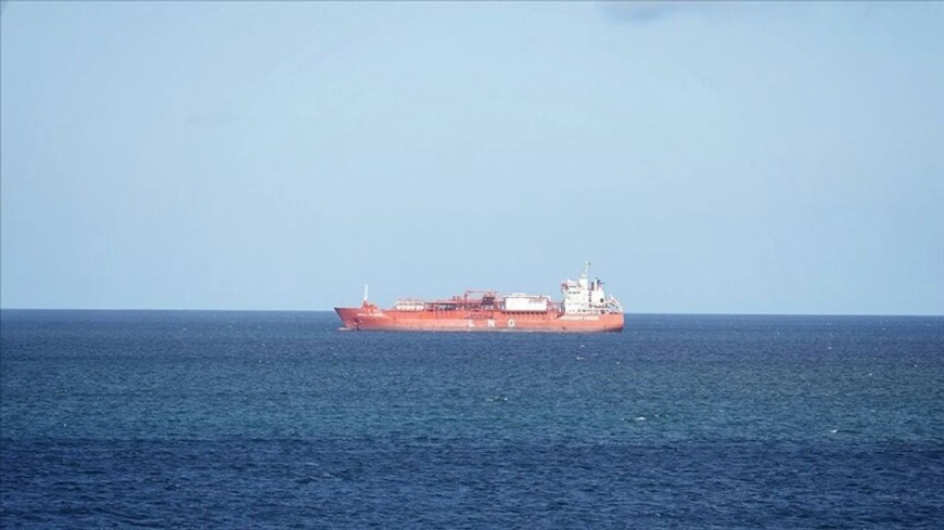 Hürmüz Boğazı'ndan İran'a ait olmayan ilk ham petrol tankeri geçti